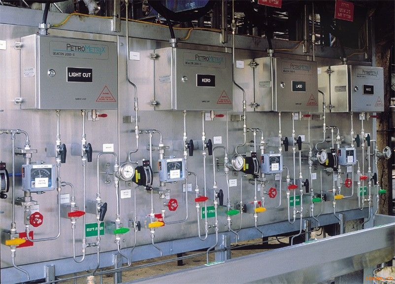 實驗室(shi)家具總(zong)包公司(sī)樣闆間(jian)氣路案(àn)例展示(shi)